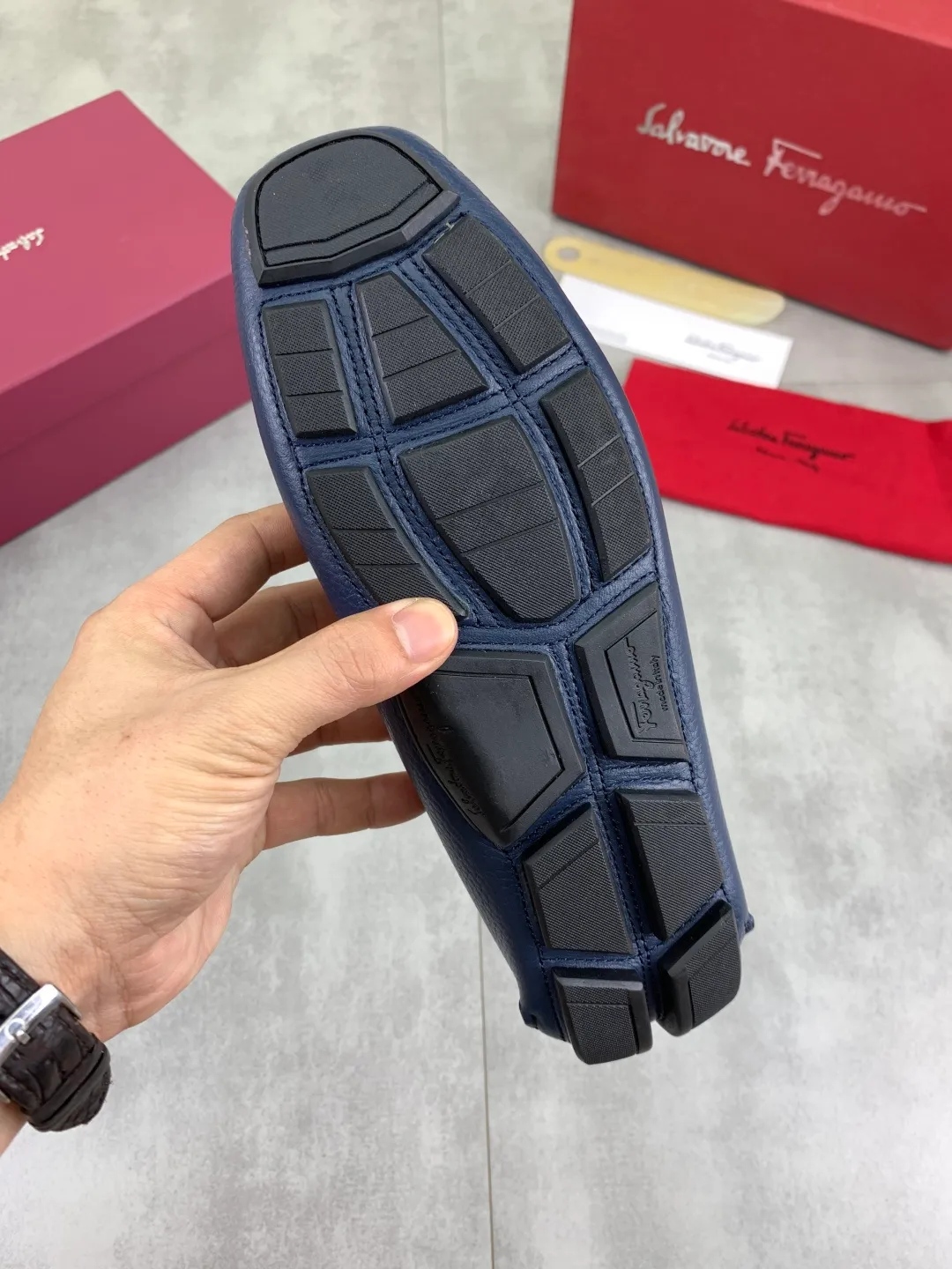 Men's shoes 💰P542 New model, high quality [Ferragamo/Ferragamo] Latest lazy slip-on shoes Original imported calfskin, imported cowhide lining + original luxury metal buckle + original combination outsole Comparison without pressure Code number: 38-45
